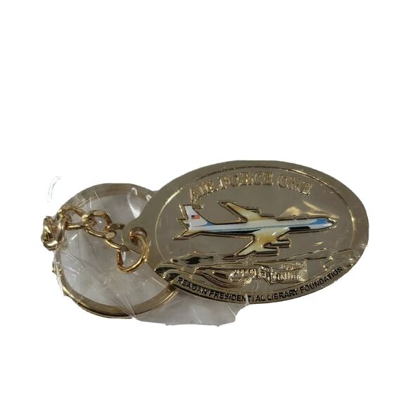 Air Force One Pavilion Grand Opening Key Chain Ronald Reagan New October 2005 - Picture 2 of 12